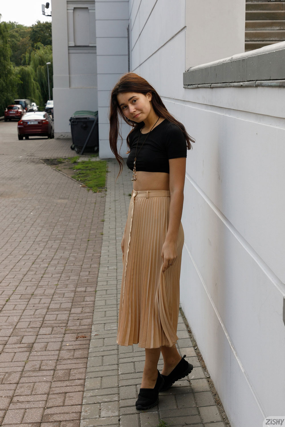 Miki Pedangen Divine Brunette