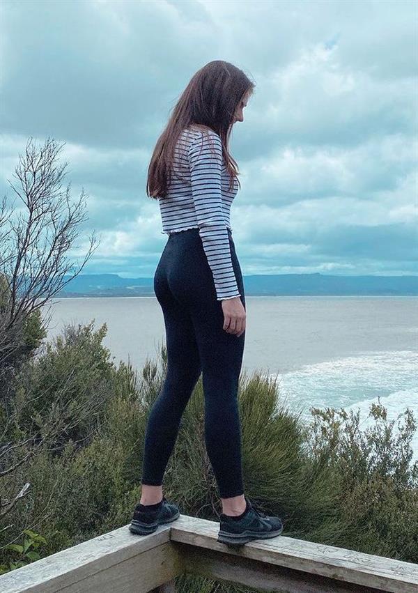 Jess Dardo wearing a long-sleeve shirt and tight leggings.