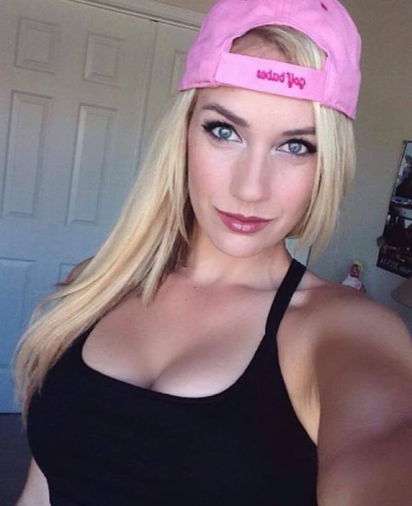 Paige Spiranac taking a selfie