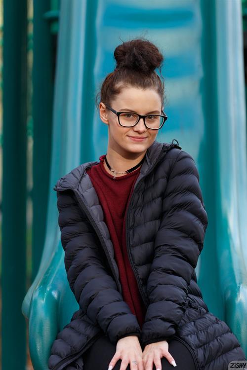 Stella Barry Pictures Stella Barry Flashing Boobs