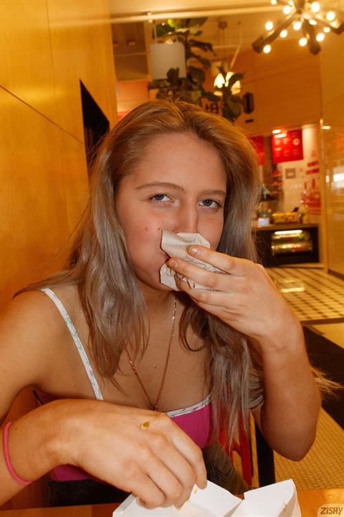 Maddie Crump Pictures Busty Maddie Crump