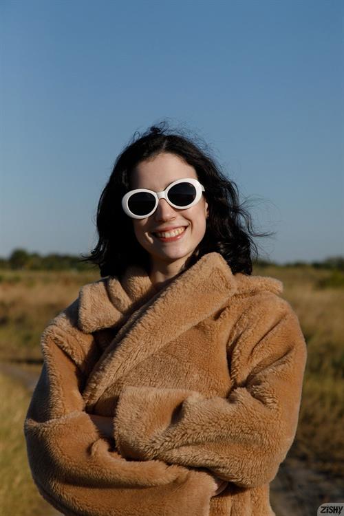 Giulia Wylde Leggy Busty Model