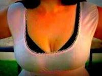 this girly girl only fux other girly girls. 