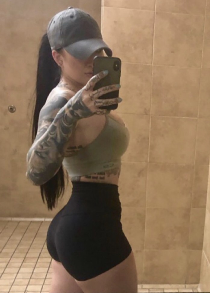 Marisa Laren taking a selfie