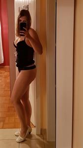 XxxGirl Selfie Pictures XxxGirl taking a selfie