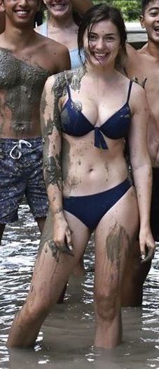 Jess Dardo looking gorgeous in a blue bikini.