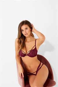 Nicola Cavanis in lingerie