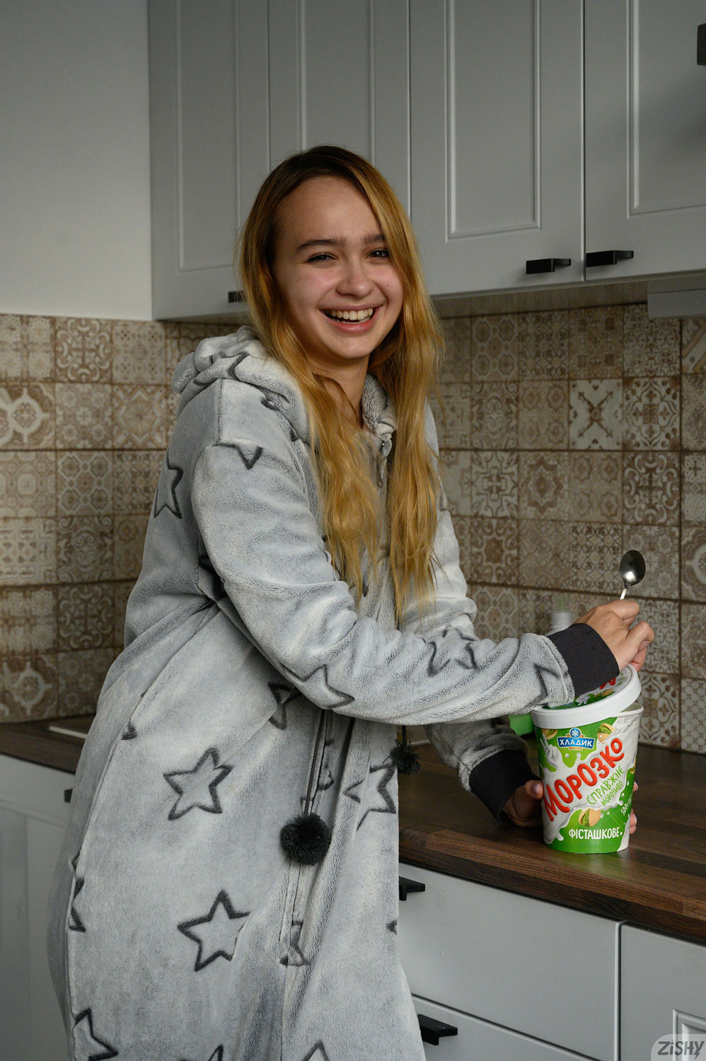 Petite cutie Nyla Rox