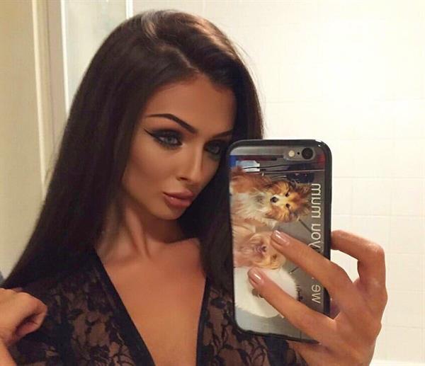 Kady McDermott taking a selfie