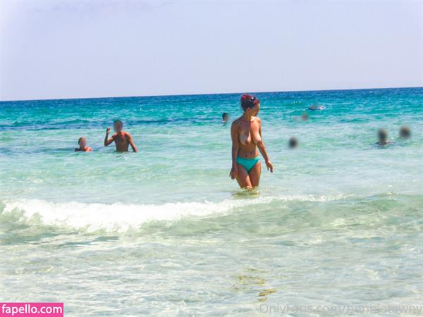 Bonnie Tawny - breasts