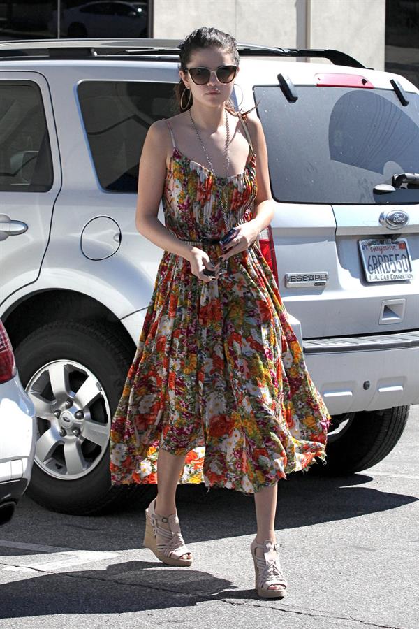 Selena Gomez heads to a Beauty Salon in LA 2/28/13 