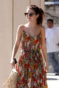 Selena Gomez heads to a Beauty Salon in LA 2/28/13 