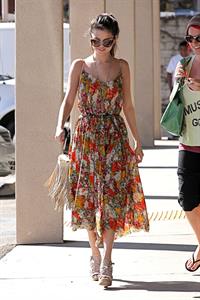 Selena Gomez heads to a Beauty Salon in LA 2/28/13 