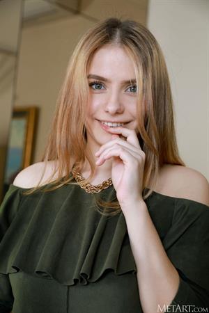 Dakota Pink Pictures Dakota Pink Shows Bald Pussy