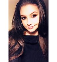 Hannah taking a selfie