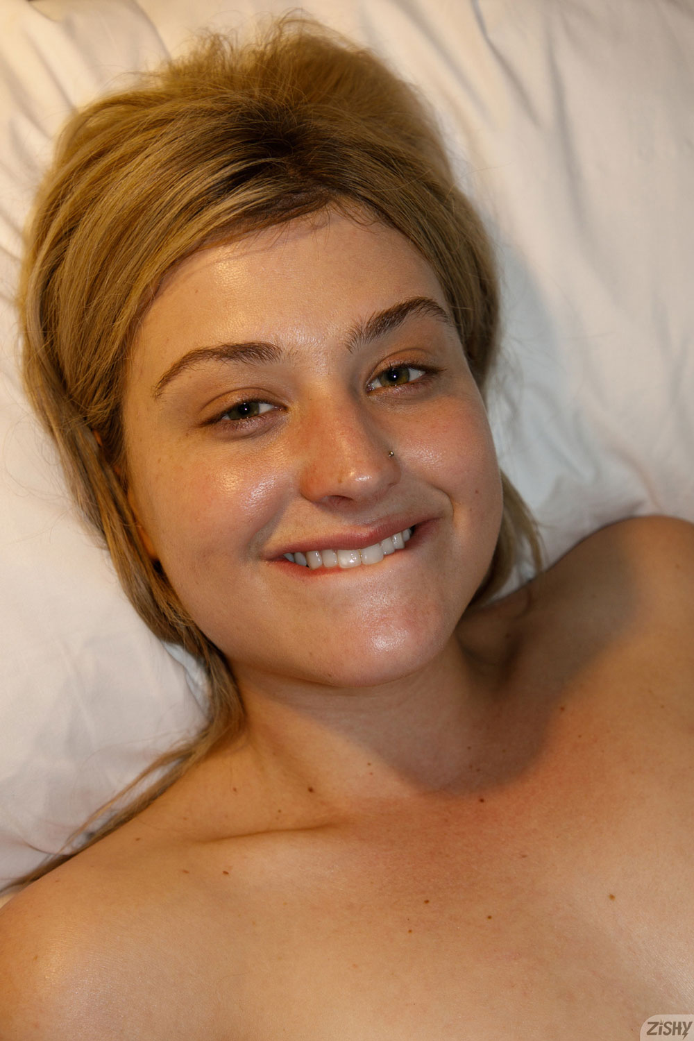 Serena Avery Fun Blonde in Bed