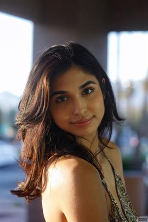 Reina Rena Spreads in the Backseat