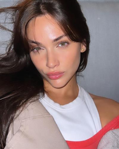 Mishka Ivana taking a selfie