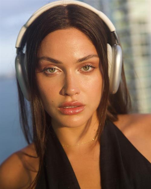 Mishka Ivana taking a selfie