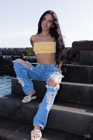 Dulce Nude Pictures Dulce: Innocent Walk