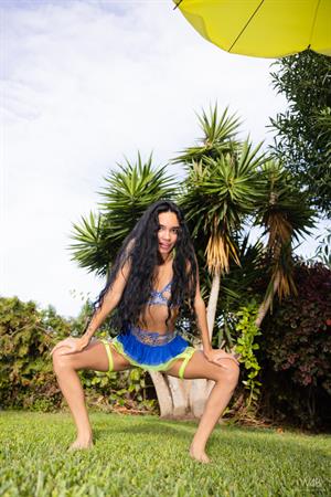 Dulce Nude Pictures Dulce: Sweet Under The Umbrella