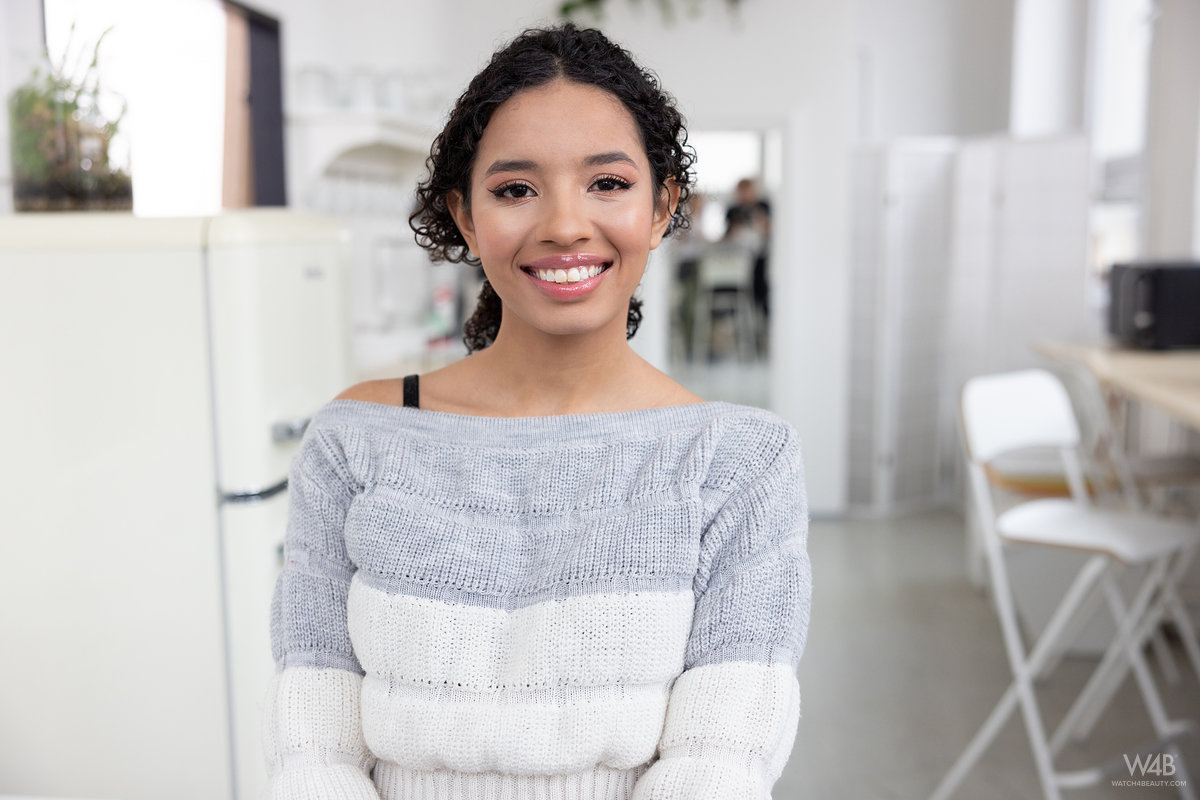 Valery Ponce: Titillating Vagina