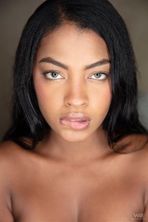 Sofi Vega Nude Pictures Sofi Vega: Sofi Close Up