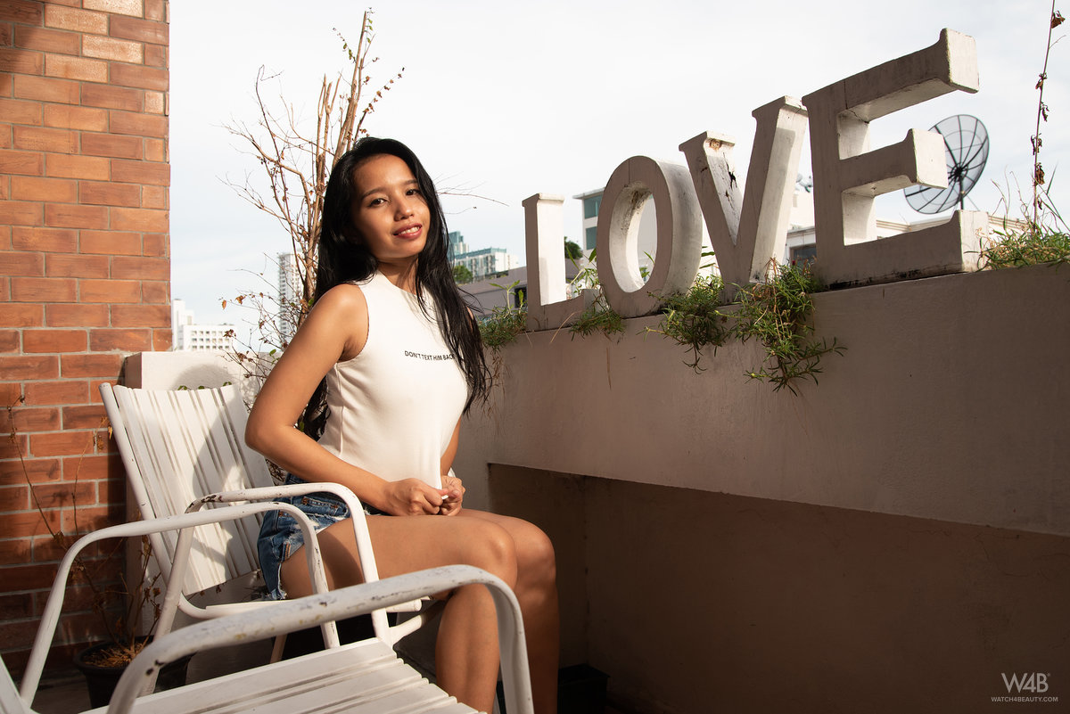 Norah: Hairy Sweetheart