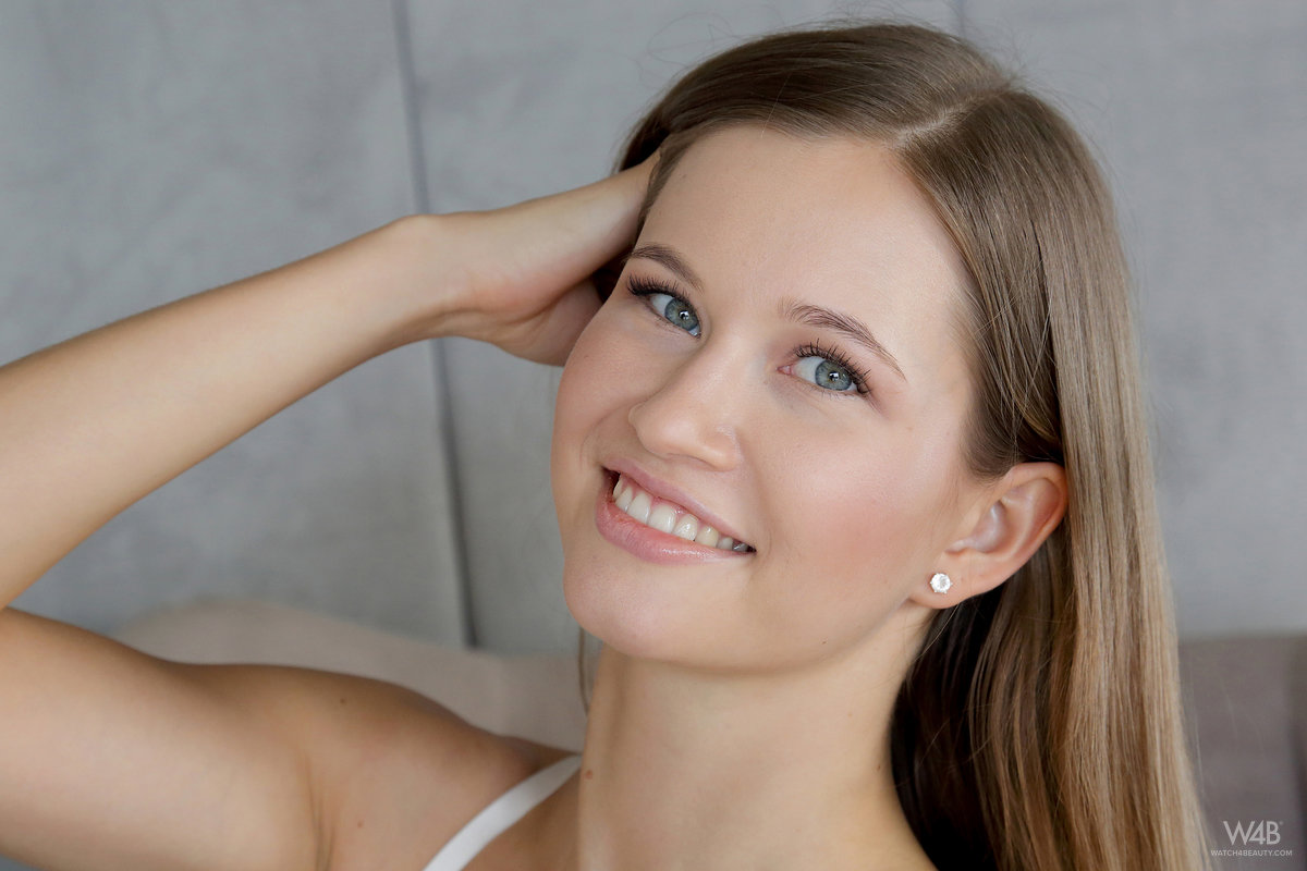 Stella Gardo: Kiss My Backside