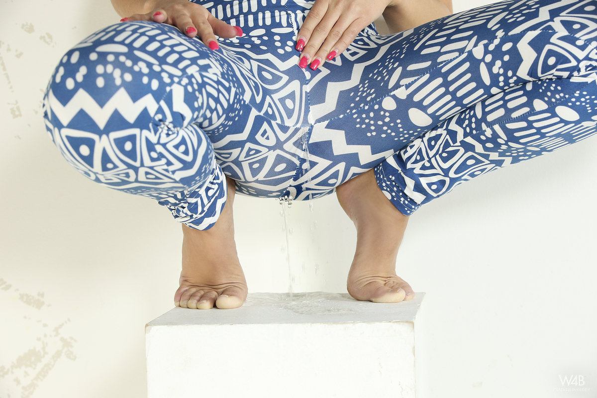 Frida: Art of peeing