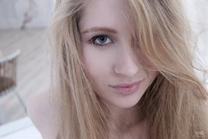 Daisy Gold: Mirror of truth