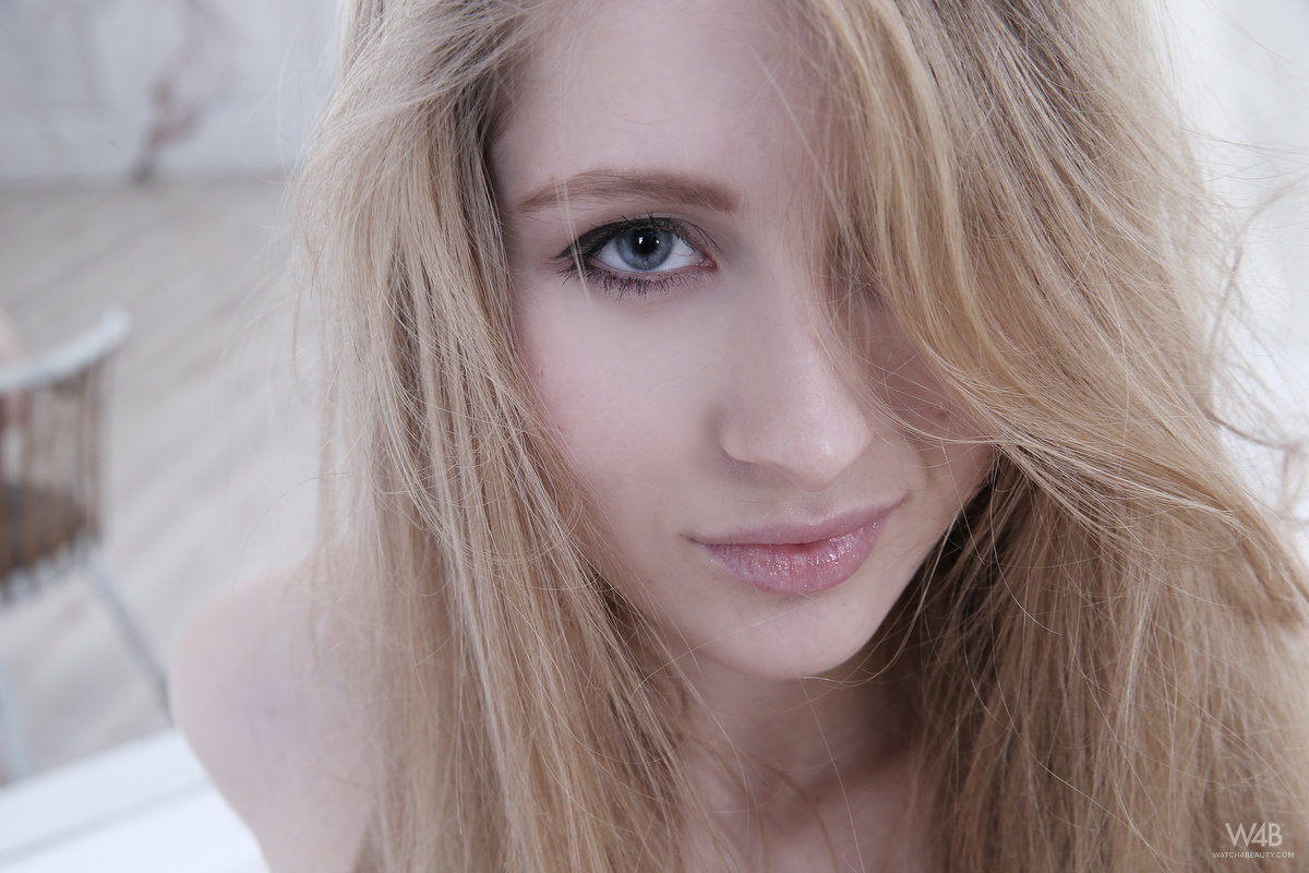 Daisy Gold: Mirror of truth