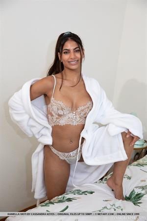 Daniella Vioti Nude Pictures Scrunchy