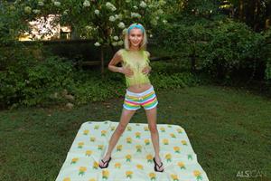 Emma Rosie Nude Pictures Fruit Filling