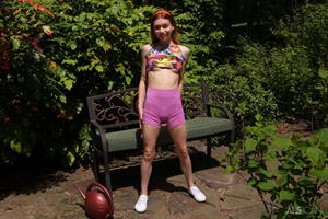 Jessica Marie Nude Pictures Trimmed Hedges