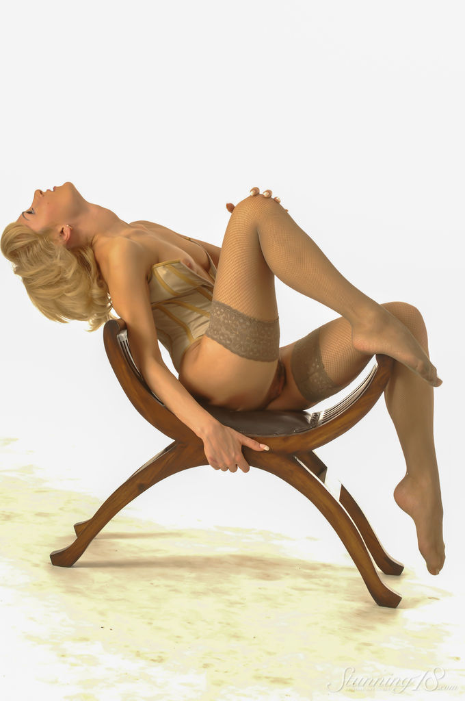 Zeila - I love to Wear Stockings