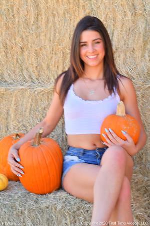 Kylie-II Nude Pictures That Girl In The Shorts