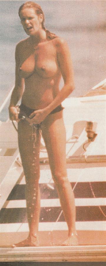 Elle MacPherson - breasts