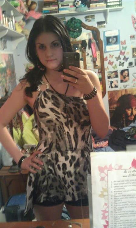 Luna Phoenix taking a selfie