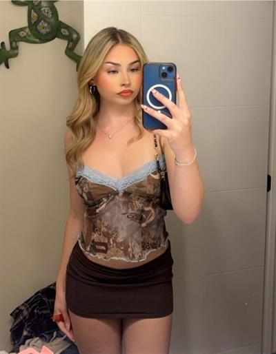 Dara taking a selfie