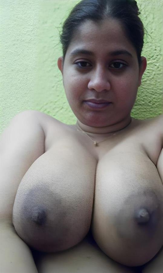 This MILF from Sri Lanka loves to show her mom body to the world.