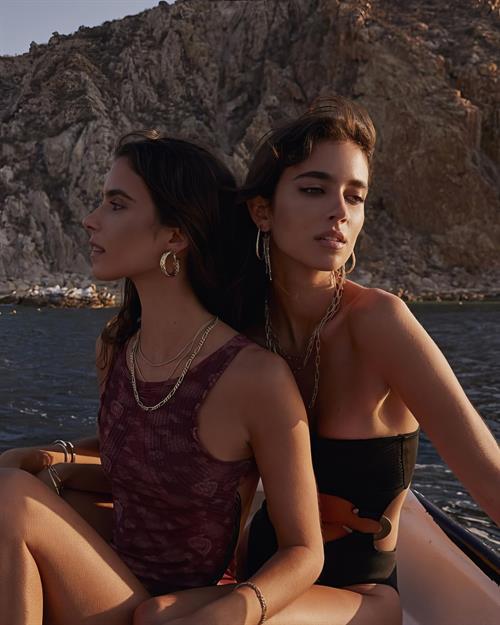 Twin Sisters Elisha & Renee Herbert