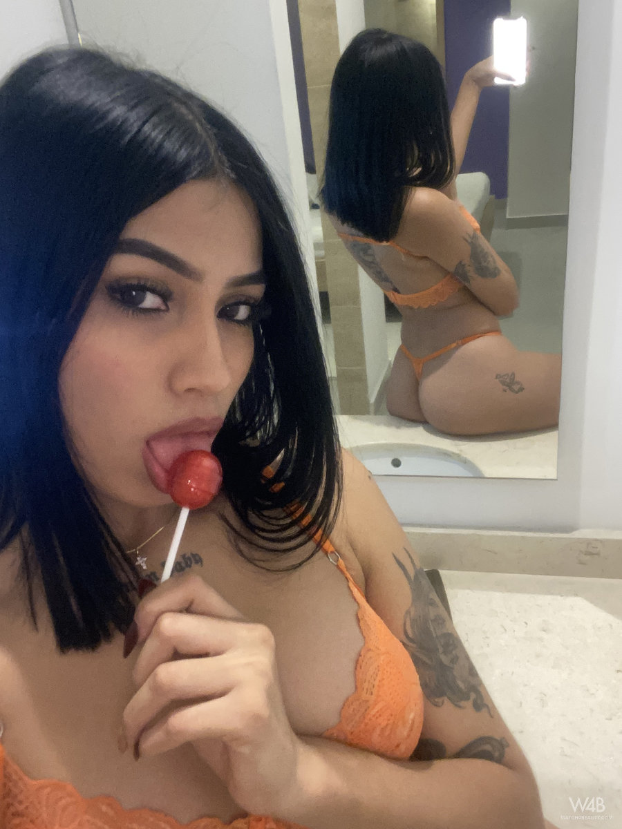 Sofia: Selfie 4U: Just For You