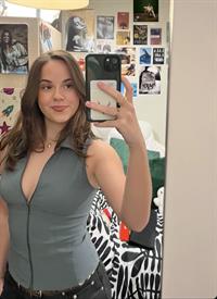 Alicia Manrique taking a selfie