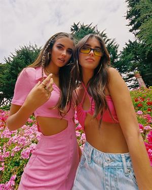 Smokin Hot Twins Elisha & Renee Herbert