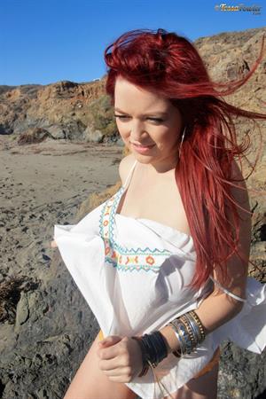 Tessa Fowler - Cave Girl BTS Set 1