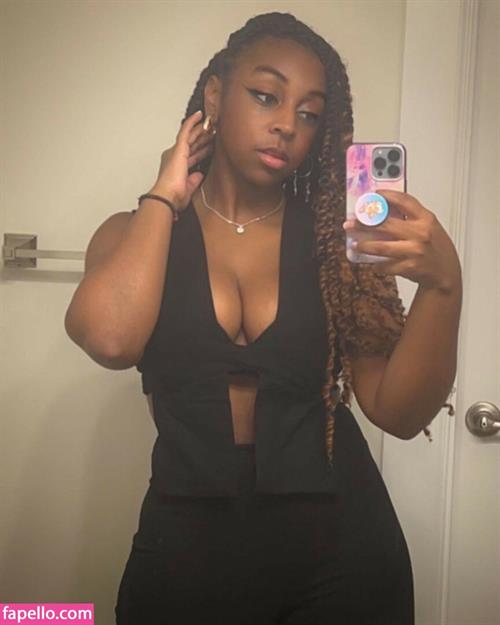 Jazzy Guns taking a selfie