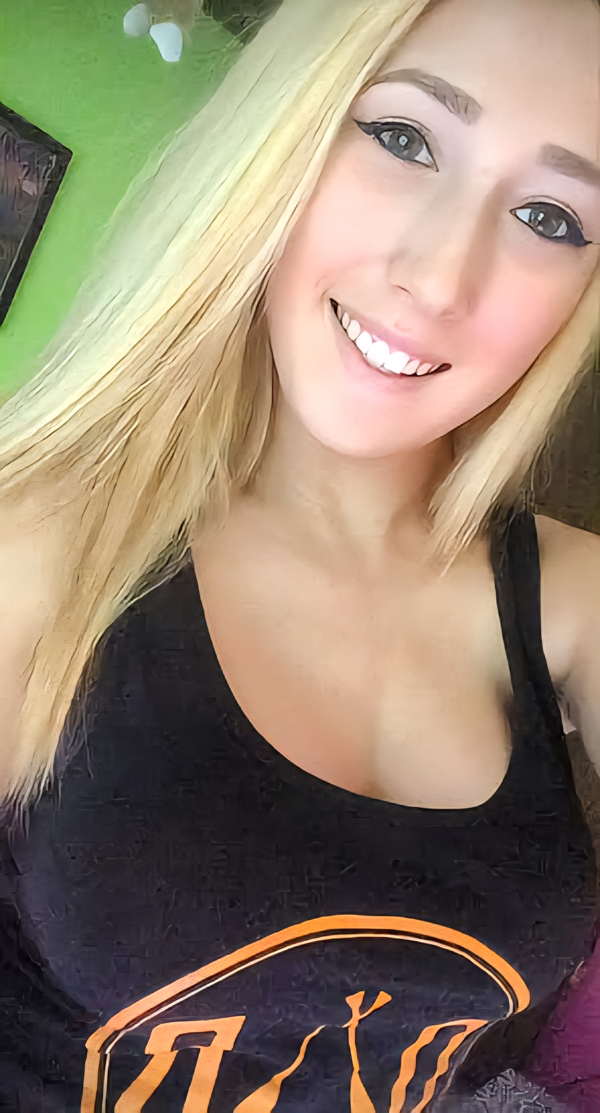 Anna Lockwood taking a selfie