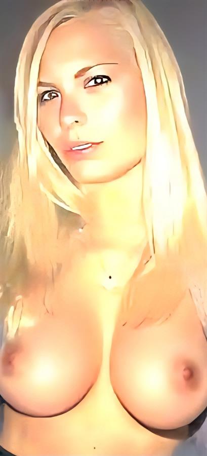 Blonde smoke show 