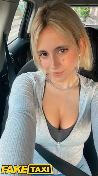 Susanna taking a selfie